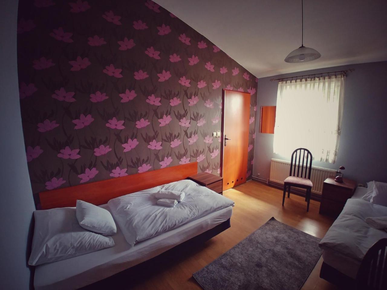 Hotel Komfort Inn - Dwor Hubertus Пекары-Слёнске Экстерьер фото